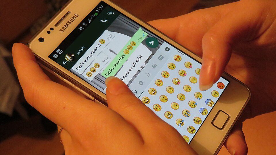 WhatsApp testa figurinhas com som em versão beta